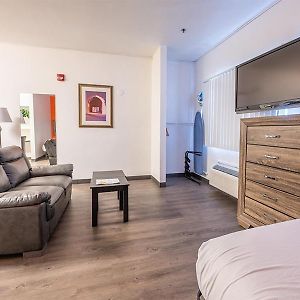 Queen Suite Two Queen Beds